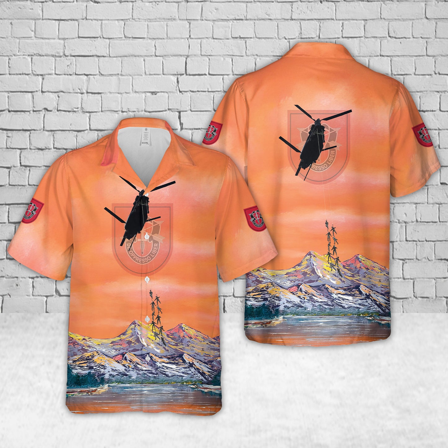 Soldiers from 7th Special Forces Group (Airborne) (7 SFG (A)) practice SPIE techniques from a MH-47 Chinook Hawaiian Shirt