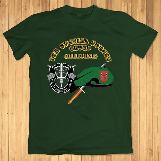 US Army Green Beret 7th Special Forces Group (Airborne) (7th SFG) (A) Beret & Dagger Classic Unisex T-Shirt Gildan 5000 (Made In US) DLMP1304PT04