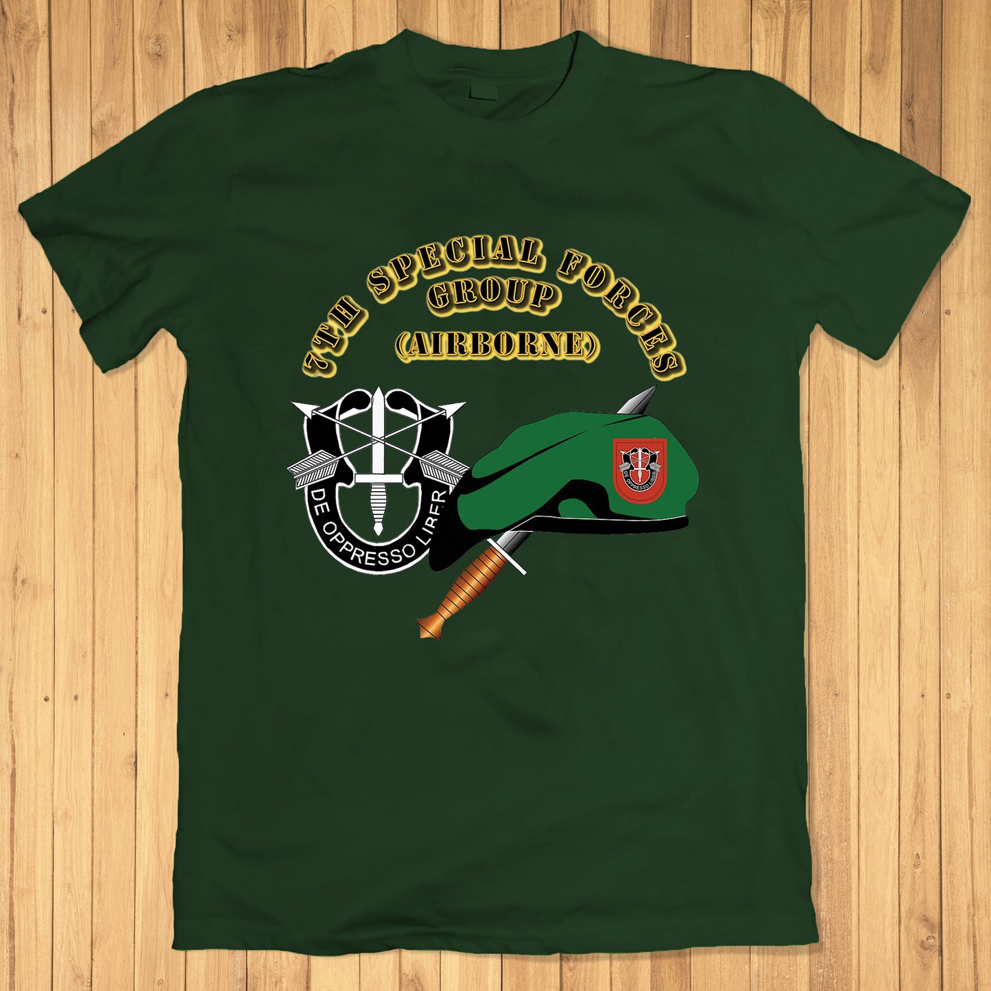 US Army Green Beret 7th Special Forces Group (Airborne) (7th SFG) (A) Beret & Dagger Classic Unisex T-Shirt Gildan 5000 (Made In US) DLMP1304PT04